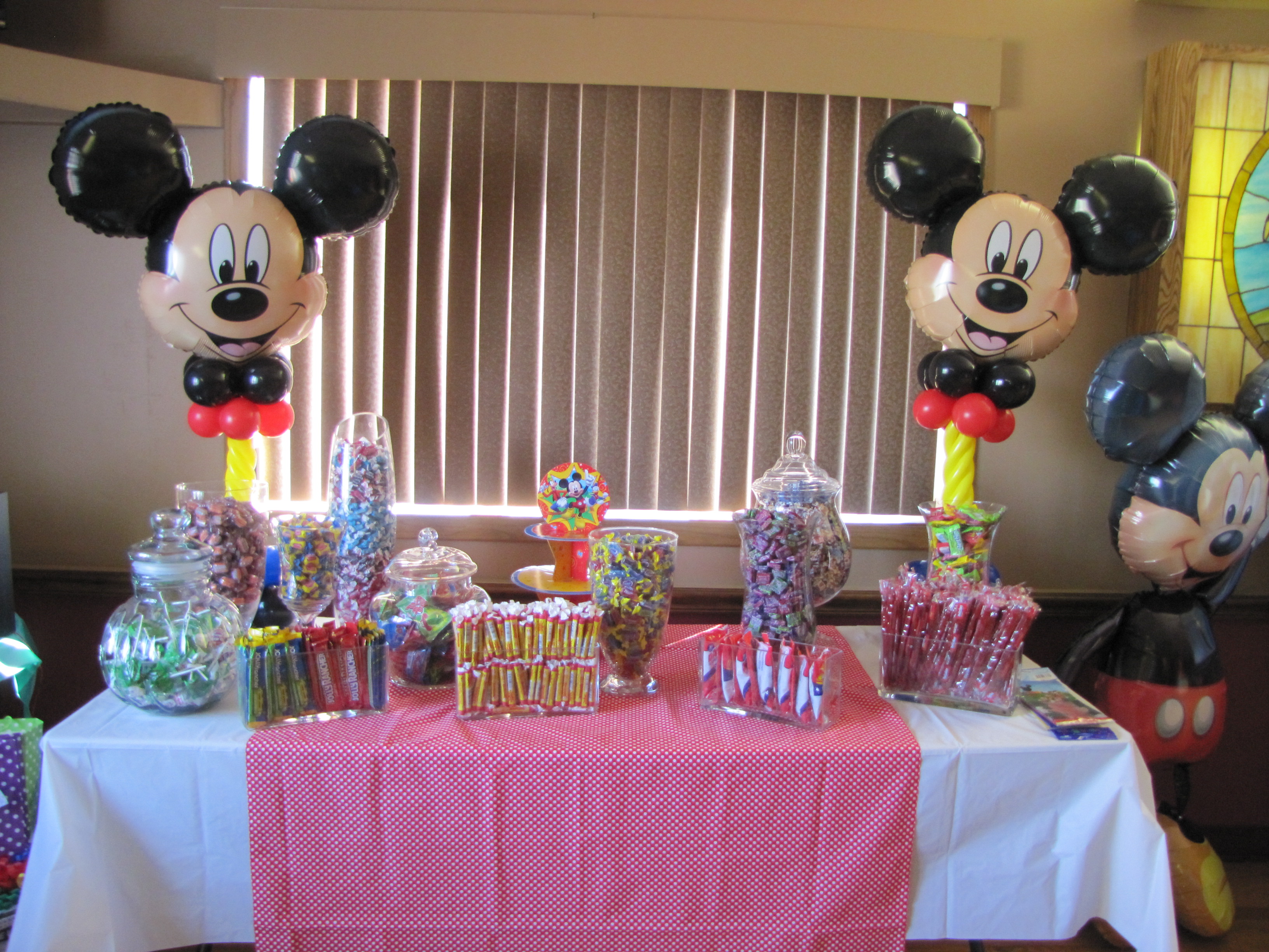 Balloon Decorations  for Mickey  Mouse amytheballoonlady